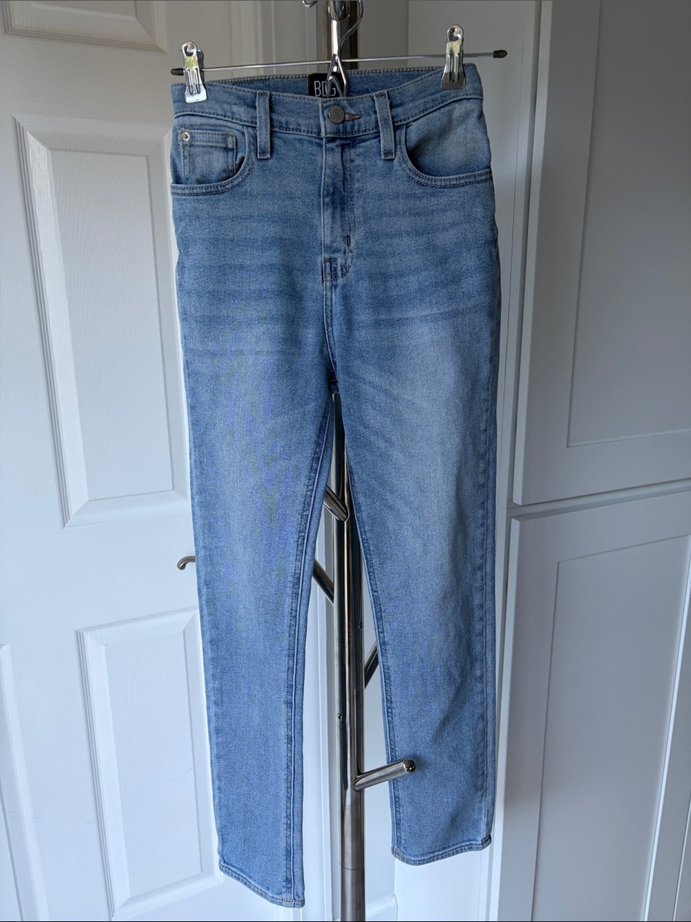 BDG Girlfriend High-rise Cropped in Light Blue Color Jeans, Size 25 waist.